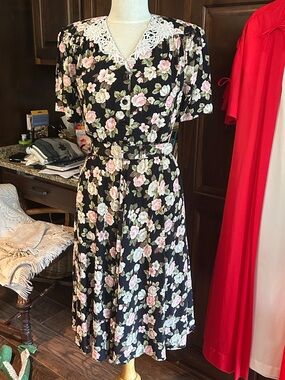 1990’s Ed Michaels Petite Crochet Lace Sz S Floral Lace-Trim Blk Prairie Dress